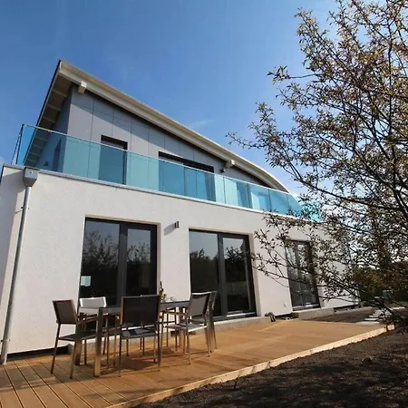 With Swimming Pool Casa vacanze